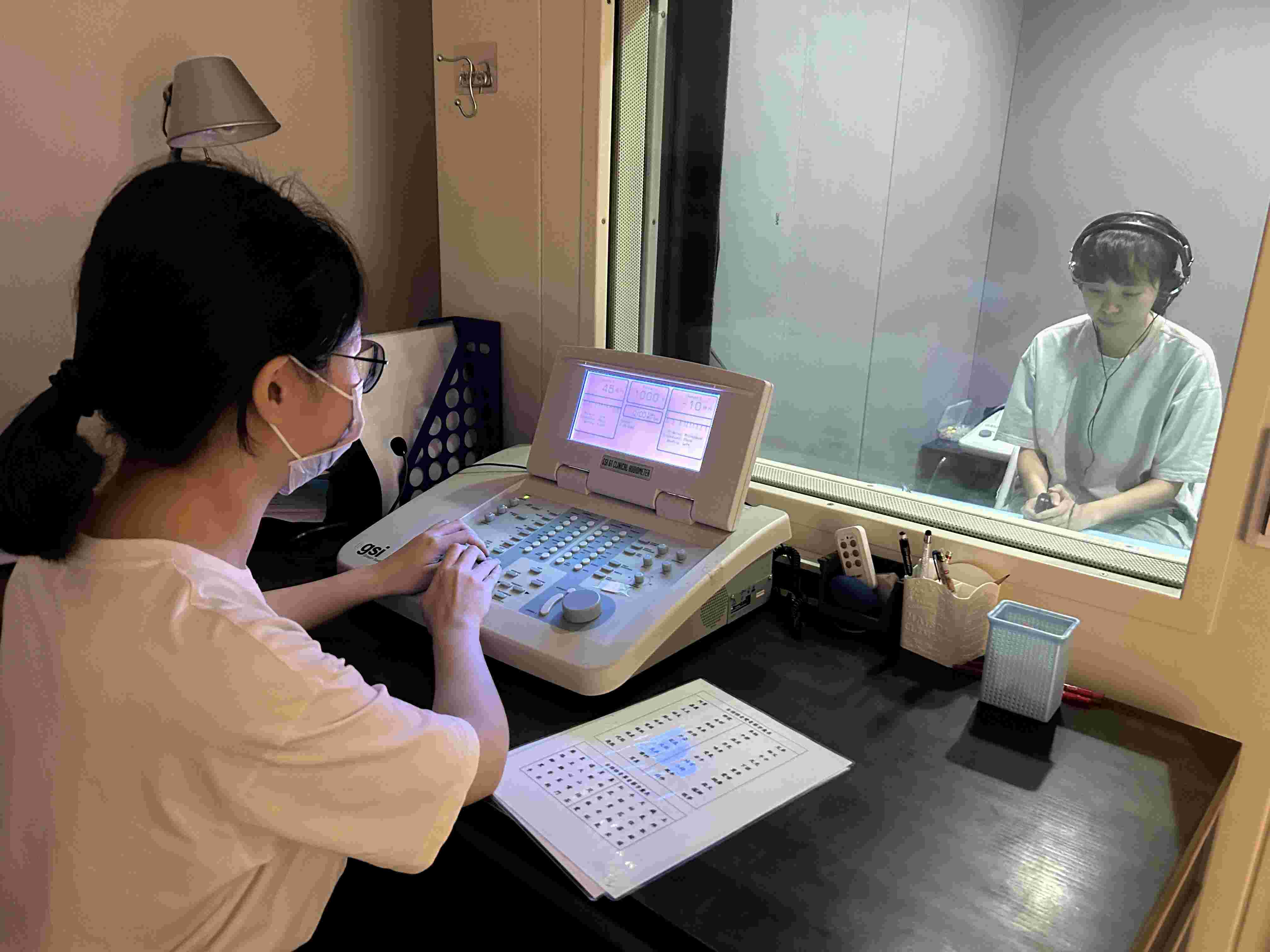 【自由時報】女大生長期掛耳機聽音樂 竟致休閒噪音性聽損(標題圖檔)